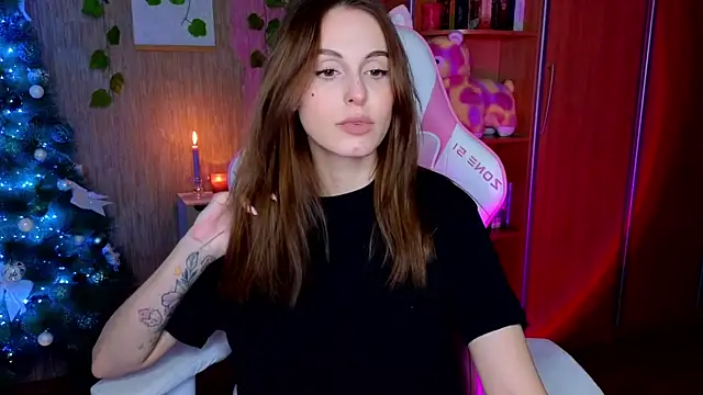 Snapshot of EdelineMaher chatting on January 10, 2:55 pm EdelineMaher online show from January 10, 2:55 pm