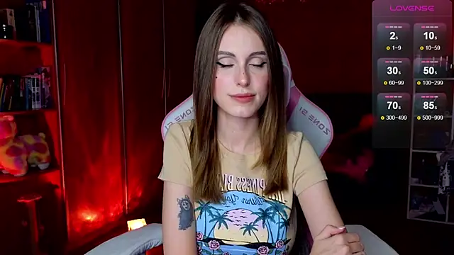 Snapshot of EdelineMaher chatting on October 27, 3:05 pm EdelineMaher online show from October 27, 3:05 pm