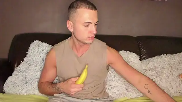 paulblack21 online show from November 8, 6:29 pm