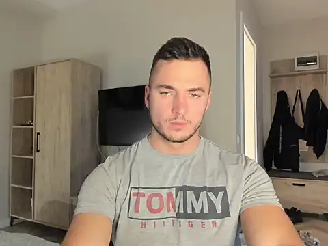 Snapshot of paulblack21 chatting on April 4, 10:40 pm paulblack21 online show from April 4, 10:40 pm