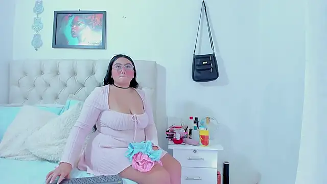 NayaWayne online show from February 28, 7:14 pm