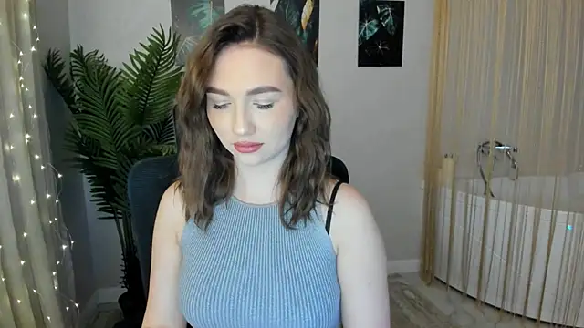 Snapshot of GracefulLook chatting on February 8, 6:44 pm GracefulLook online show from February 8, 6:44 pm