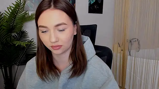 Snapshot of GracefulLook chatting on February 17, 10:36 pm GracefulLook online show from February 17, 10:36 pm