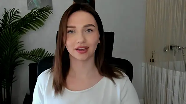 Snapshot of GracefulLook chatting on March 4, 6:26 am GracefulLook online show from March 4, 6:26 am