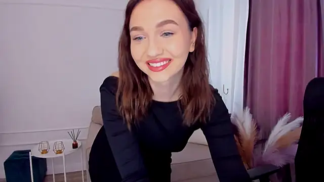 Snapshot of GracefulLook chatting on March 12, 7:46 am GracefulLook online show from March 12, 7:46 am