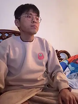 Snapshot of Aaronsuhi chatting on February 15, 10:44 am Aaronsuhi online show from February 15, 10:44 am