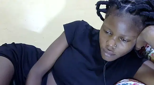Snapshot of Slender-simple1 chatting on February 3, 6:56 am Slender-simple1 online show from February 3, 6:56 am