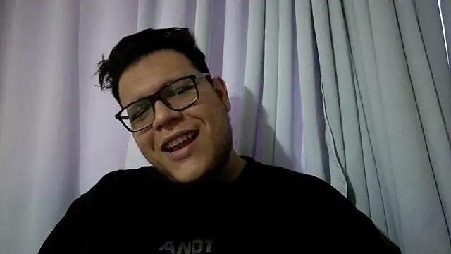 Snapshot of batman2433 chatting on November 2, 5:26 pm batman2433 online show from November 2, 5:26 pm