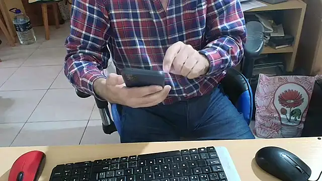 Snapshot of angelgarcia269 chatting on June 3, 8:14 pm angelgarcia269 online show from June 3, 8:14 pm