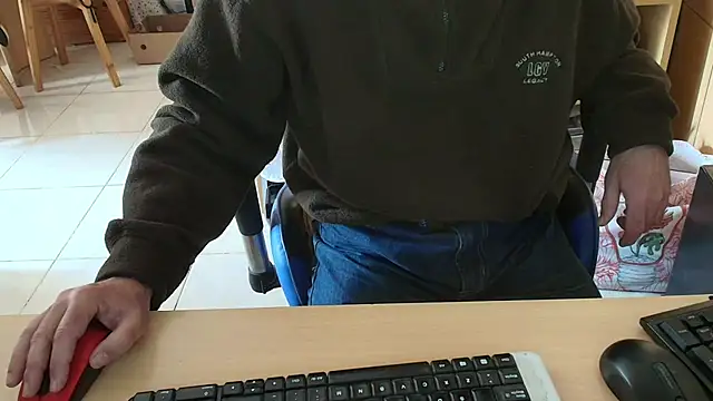 Snapshot of angelgarcia269 chatting on July 5, 2:02 pm angelgarcia269 online show from July 5, 2:02 pm