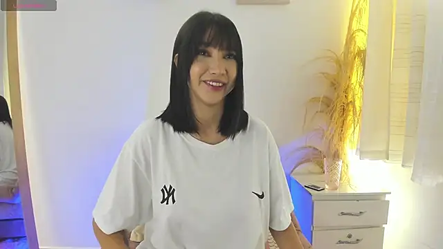 Snapshot of emma_woods_ chatting on February 3, 2:53 am emma woods online show from February 3, 2:53 am