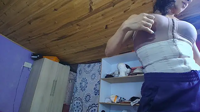 Snapshot of roxana_collins chatting on June 26, 7:40 pm roxana collins online show from June 26, 7:40 pm