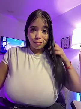 Snapshot of tati_reyess chatting on April 19, 11:09 am tati reyess online show from April 19, 11:09 am
