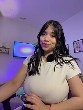 Snapshot of tati_reyess chatting on April 26, 11:52 am tati reyess online show from April 26, 11:52 am