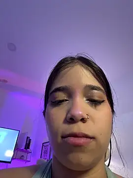 Snapshot of tati_reyess chatting on May 18, 12:22 pm tati reyess online show from May 18, 12:22 pm