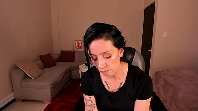 Kristen Garner online show from March 12, 8:37 pm