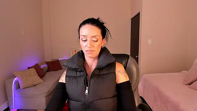 Kristen Garner online show from May 28, 8:17 pm