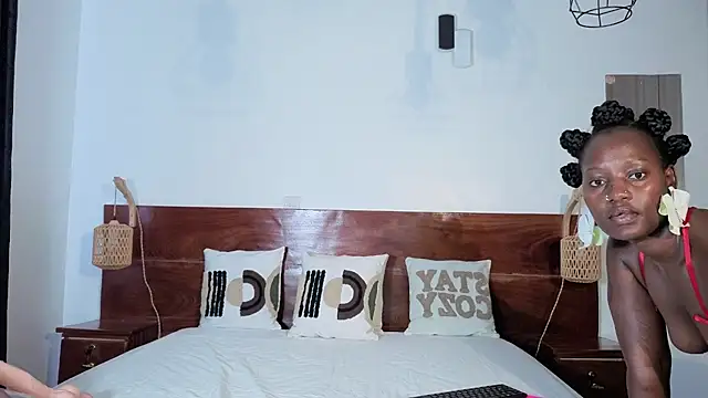 Snapshot of Elegant_Ebony chatting on February 15, 8:35 am Elegant Ebony online show from February 15, 8:35 am