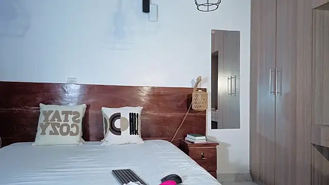 Snapshot of Elegant_Ebony chatting on March 12, 9:37 am Elegant Ebony online show from March 12, 9:37 am