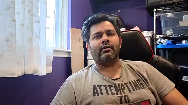 Snapshot of Sakhtlaundaz chatting on April 13, 12:43 pm Sakhtlaundaz online show from April 13, 12:43 pm