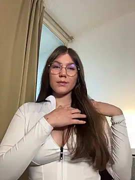 AmelieLaurent  online show from December 5, 3:41 pm