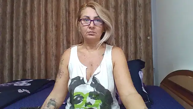 PussyEvely online show from November 14, 6:23 am