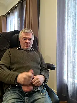 Snapshot of MichOxxford chatting on September 29, 6:51 am MichOxxford online show from September 29, 6:51 am