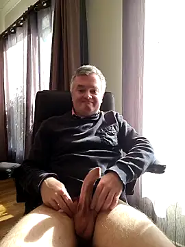 Snapshot of MichOxxford chatting on October 13, 5:51 am MichOxxford online show from October 13, 5:51 am