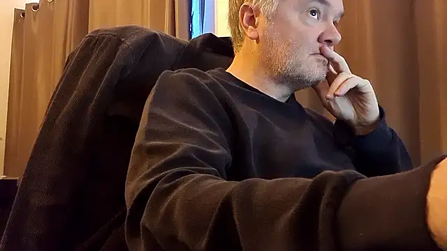 Snapshot of MichOxxford chatting on October 30, 12:01 am MichOxxford online show from October 30, 12:01 am