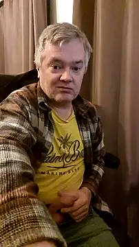 Snapshot of MichOxxford chatting on November 3, 9:32 am MichOxxford online show from November 3, 9:32 am