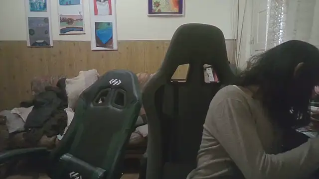 calliemaggotbone online show from November 7, 10:59 am