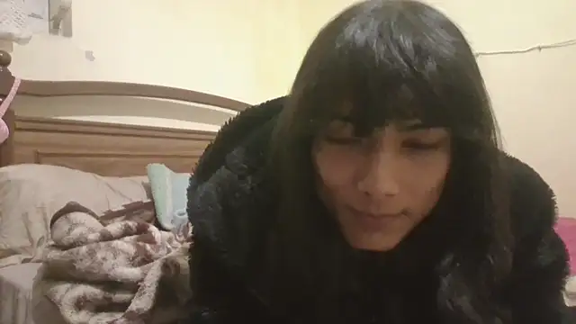 calliemaggotbone online show from December 5, 6:15 pm