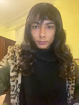 calliemaggotbone online show from December 16, 12:21 pm