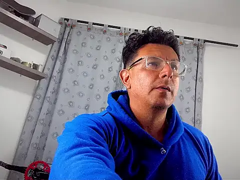 Snapshot of pedropicapi chatting on October 23, 2:22 am pedropicapi online show from October 23, 2:22 am