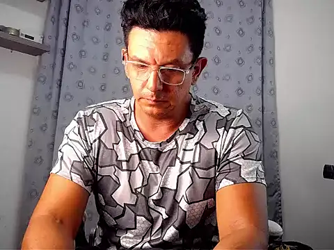 Snapshot of pedropicapi chatting on November 5, 2:44 am pedropicapi online show from November 5, 2:44 am