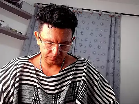 Snapshot of pedropicapi chatting on November 21, 12:32 am pedropicapi online show from November 21, 12:32 am