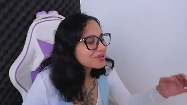 Snapshot of Cuteprincess21 chatting on February 8, 1:42 am Cuteprincess21 online show from February 8, 1:42 am