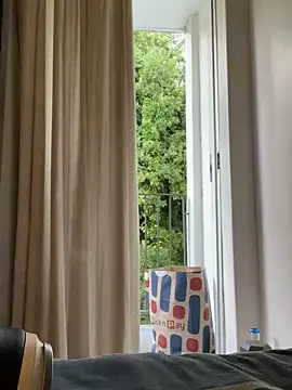 YesTheSexiest online show from December 8, 3:56 pm