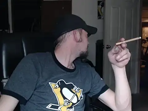 Snapshot of pensguy30 chatting on December 10, 11:40 pm pensguy30 online show from December 10, 11:40 pm