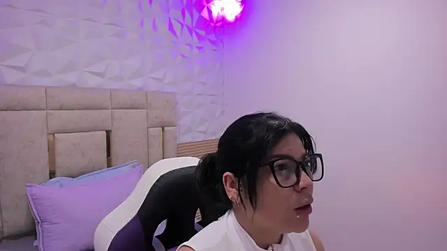 PauletteJ online show from December 22, 11:51 am