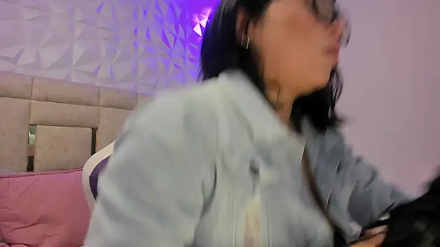 PauletteJ online show from February 13, 12:01 pm