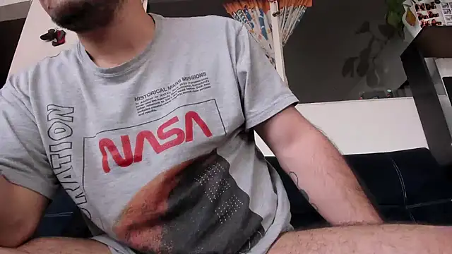 Snapshot of boomboomHooT chatting on December 20, 6:24 pm boomboomHooT online show from December 20, 6:24 pm