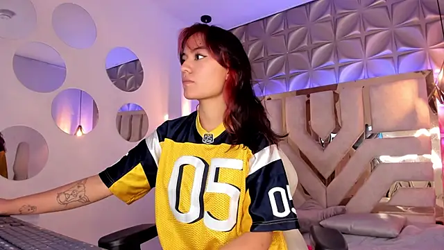 Snapshot of nahia_low chatting on February 17, 3:15 am nahia low online show from February 17, 3:15 am