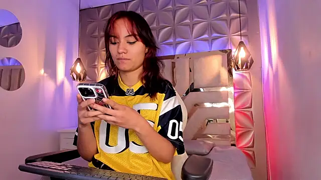 Snapshot of nahia_low chatting on February 17, 9:24 am nahia low online show from February 17, 9:24 am