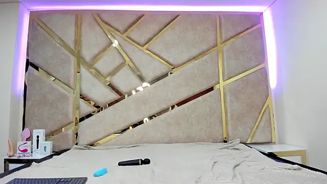 Snapshot of nahia_low chatting on March 6, 3:46 am nahia low online show from March 6, 3:46 am