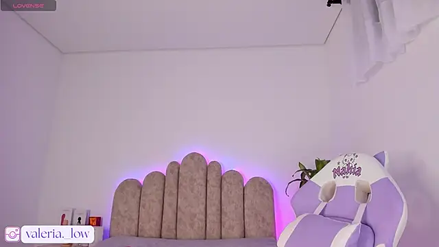 Snapshot of nahia_low chatting on September 18, 5:53 am nahia low online show from September 18, 5:53 am