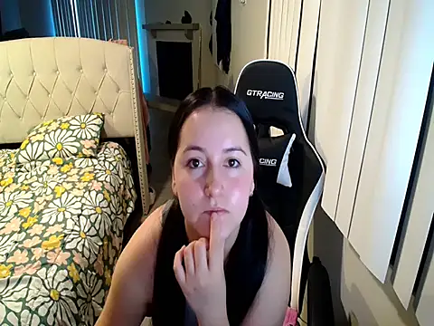 Snapshot of asly1 chatting on June 2, 3:03 pm asly1 online show from June 2, 3:03 pm