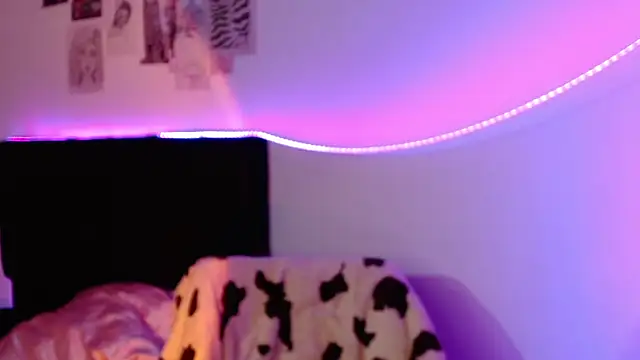 Snapshot of Coralinnee_ chatting on January 26, 7:53 am Coralinnee  online show from January 26, 7:53 am