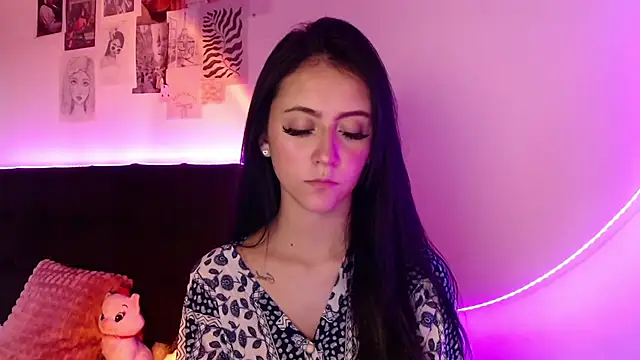 Snapshot of Coralinnee_ chatting on March 1, 7:26 pm Coralinnee  online show from March 1, 7:26 pm