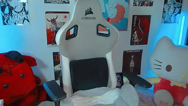 Deadly Doll online show from November 9, 8:18 pm